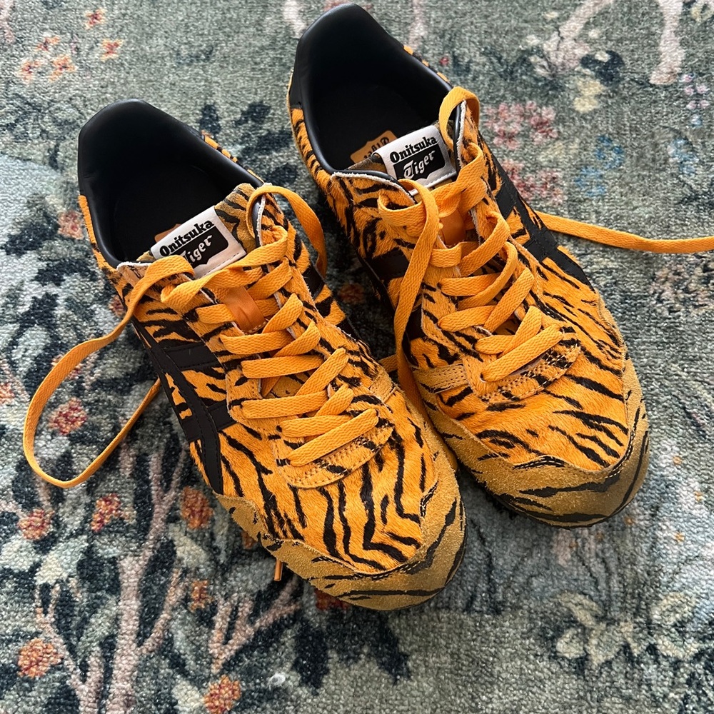 Onitsuka tigers, US 9, Euro 41.5